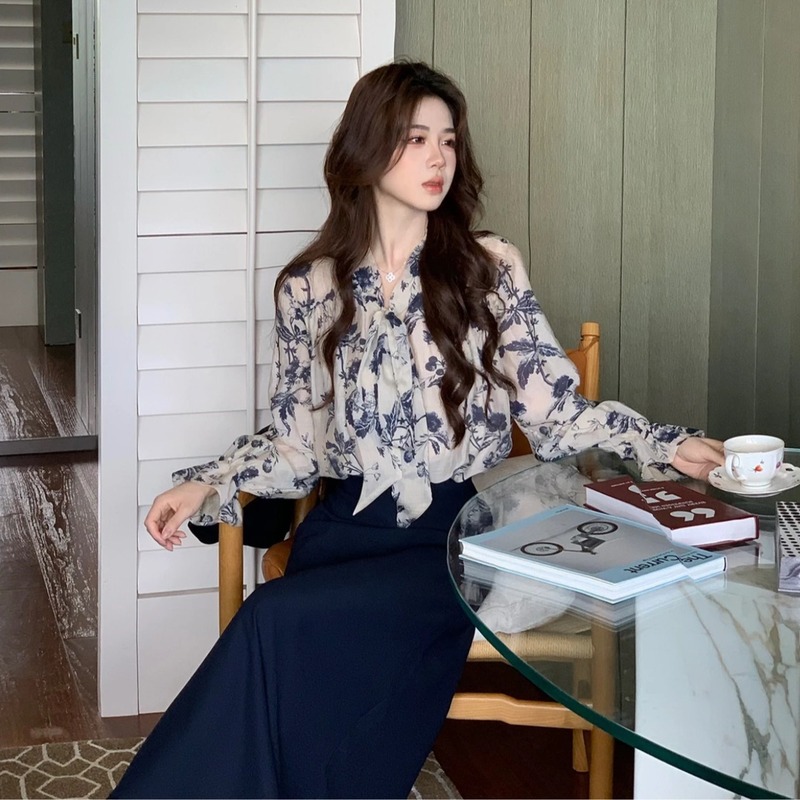 木子李的李墨染花影早秋水墨印花飘带衬衫藏青风衣半裙三件套|undefined