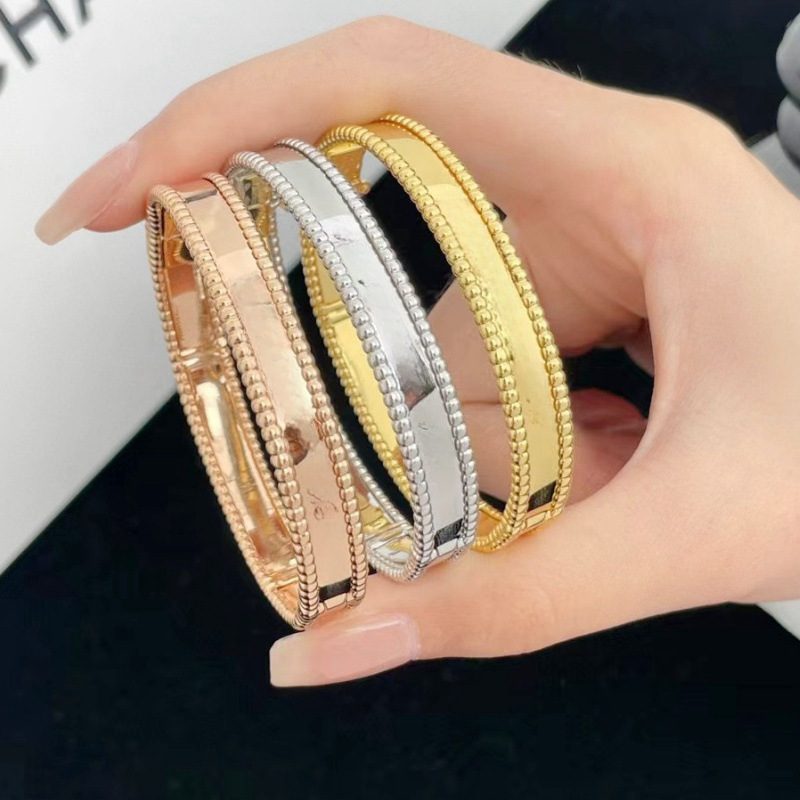 V Gold Plated Mi Gold high quality Signature Bracelet Female Celebrity Diamond Buckle Bracelet Light Luxury High Sense Factory Outlet