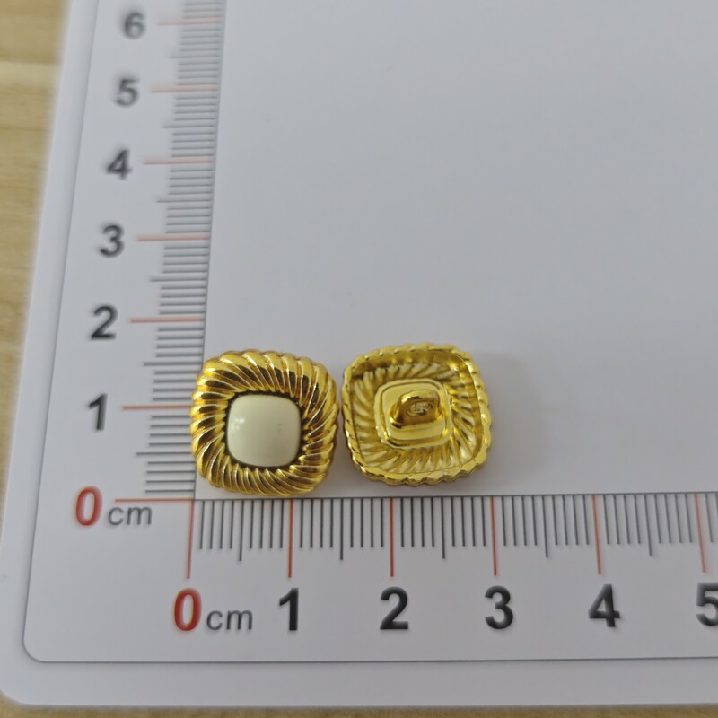 ヴィンテージニッチローズレッドスクエアイヤリングクラシックブラックゴールド DIY ジュエリーヨーロッパとアメリカのジュエリー衣類トップアクセサリー|undefined
