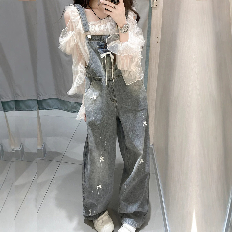 New style women's overalls for petite women, vintage loose fit, versatile, with bow and rhinestone details, washed denim casual jumpsuit New style women's overalls for petite women, vintage loose fit, versatile, with bow and rhinestone details, washed denim casual jumpsuit