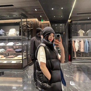 Mengjia High Version Unisex White Duck down Vest Fashion Stand Collar Warm Sleeveless Jacket Wholesale