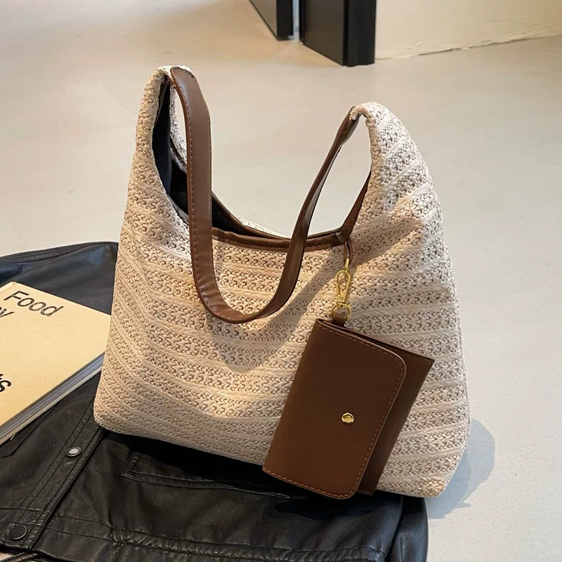 Straw capacious beach bag