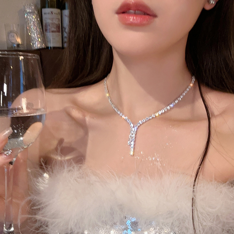 钛钢不掉色高级感闪钻耳环项链轻奢小众礼服晚宴锁骨链新娘婚纱配