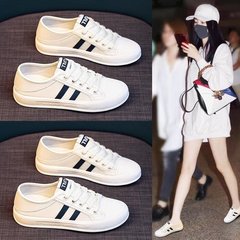 2025新型夏の本革版の白い靴の女性はカジュアルで通気性のある靴を履いています。