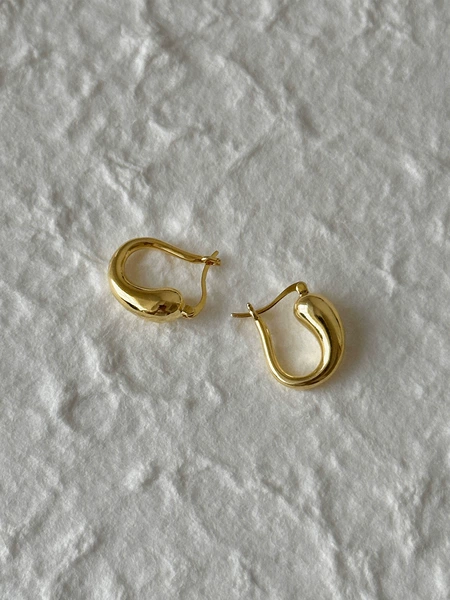 Golden earrings drop-shaped