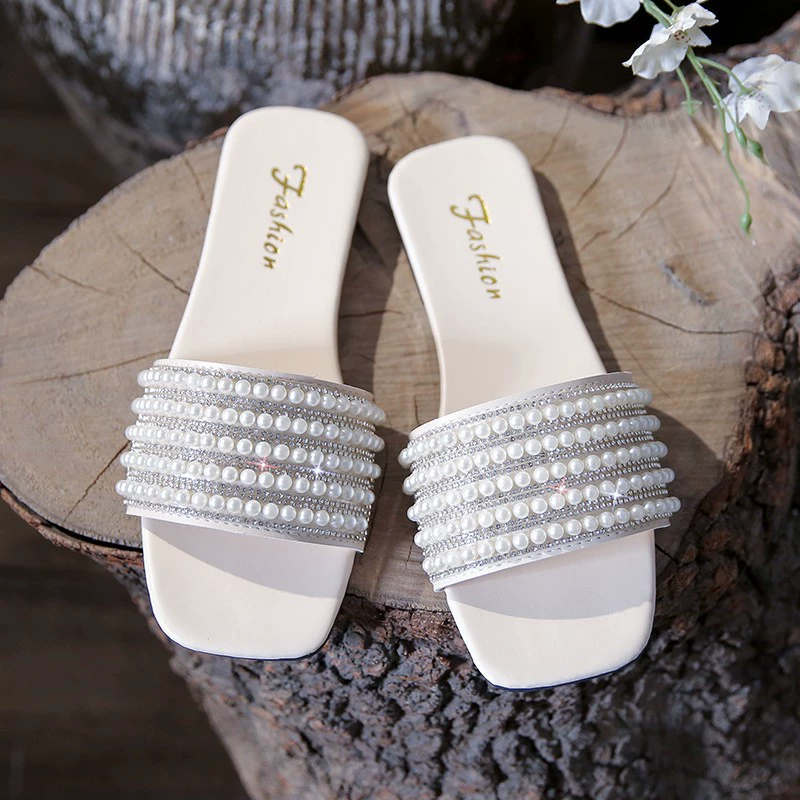 Внешняя торговля трансграничные пляжные сандалии больших размеров 23 летних европейских и американских новых жемчужных квадратных носок с открытым носком Повседневные тапочки на плоской подошве