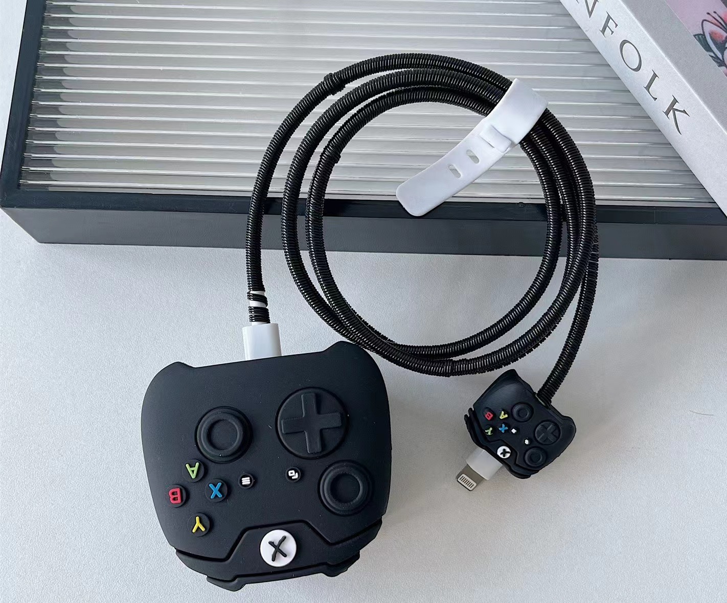 2024 nueva cubierta protectora de cabezal de carga rápida estándar británico de dibujos animados de 20W para cargador de Apple 20WPD plegable de tres enchufes