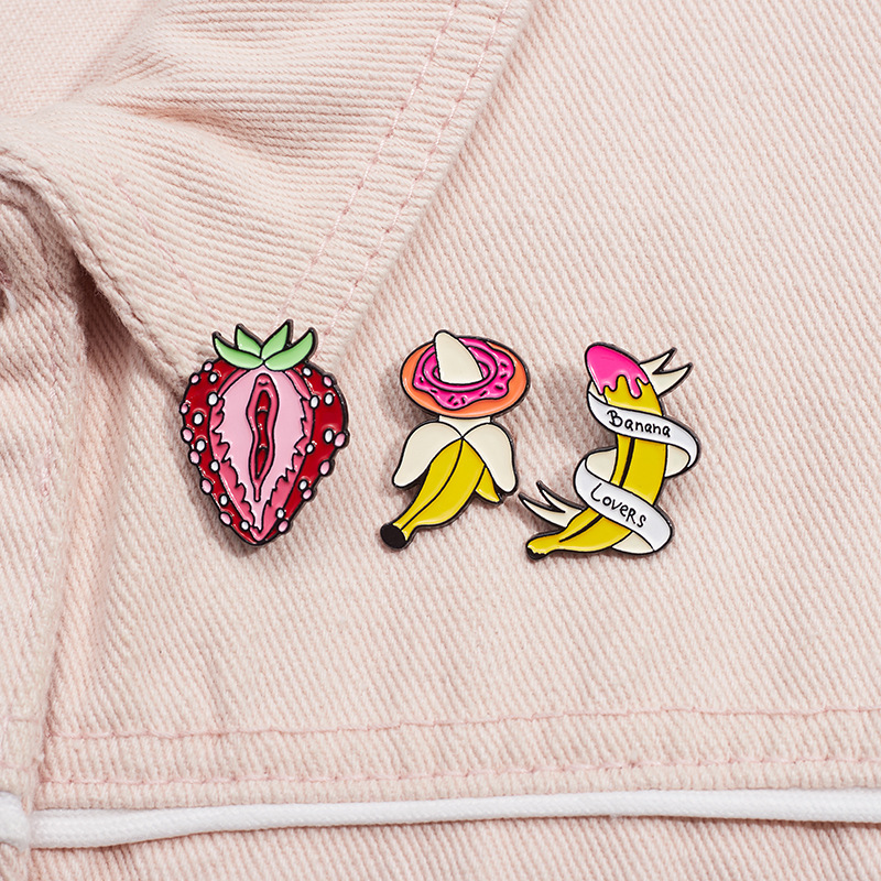 Cartoon Style Cute Sweet Fruit Strawberry Zinc Alloy Plating Unisex Brooches display picture 9