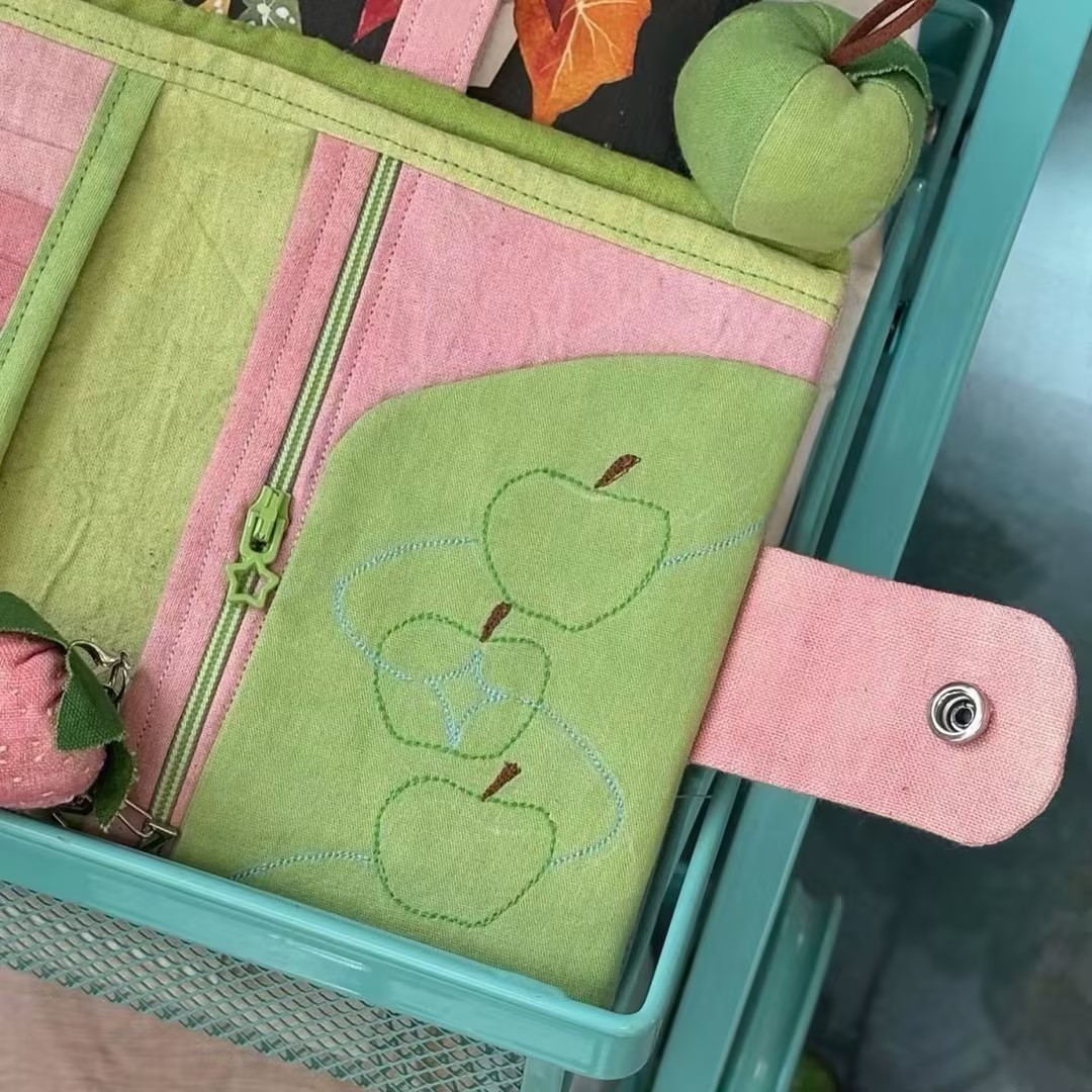 Çilek tasarımlı pasaport cüzdanı kart ve bozuk para bölmeli