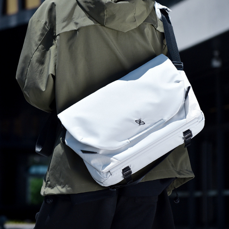 探索星空阿波罗磁吸扣斜挎包男士单肩包骑行背包机能邮差电脑包