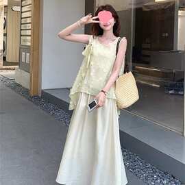 立体花朵黄色无袖连衣裙女夏2026新款法式两件套减龄流行时尚