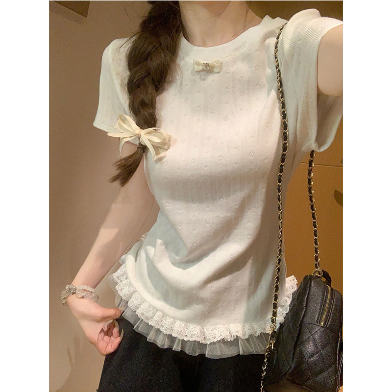 Designed with a French Flair, White Straight-Shoulder T-Shirt for Women, Short-Sleeved, Summer Lace-Trimmed Hem, Waist-Cinching, Slimming, Beautiful Top