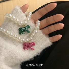 2023年新款欧美千禧年特色喷漆豹子动物吊坠珍珠项链锁骨链短款