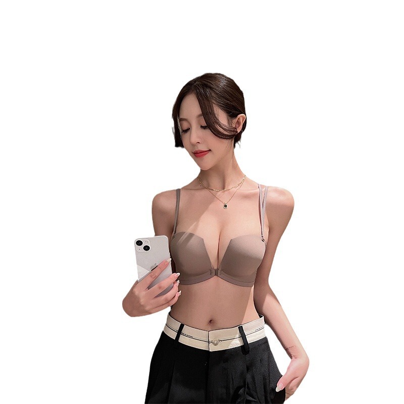 前ボタン式の下着の女性の胸が集まっていて、垂れ下がるのを防ぎます。|undefined