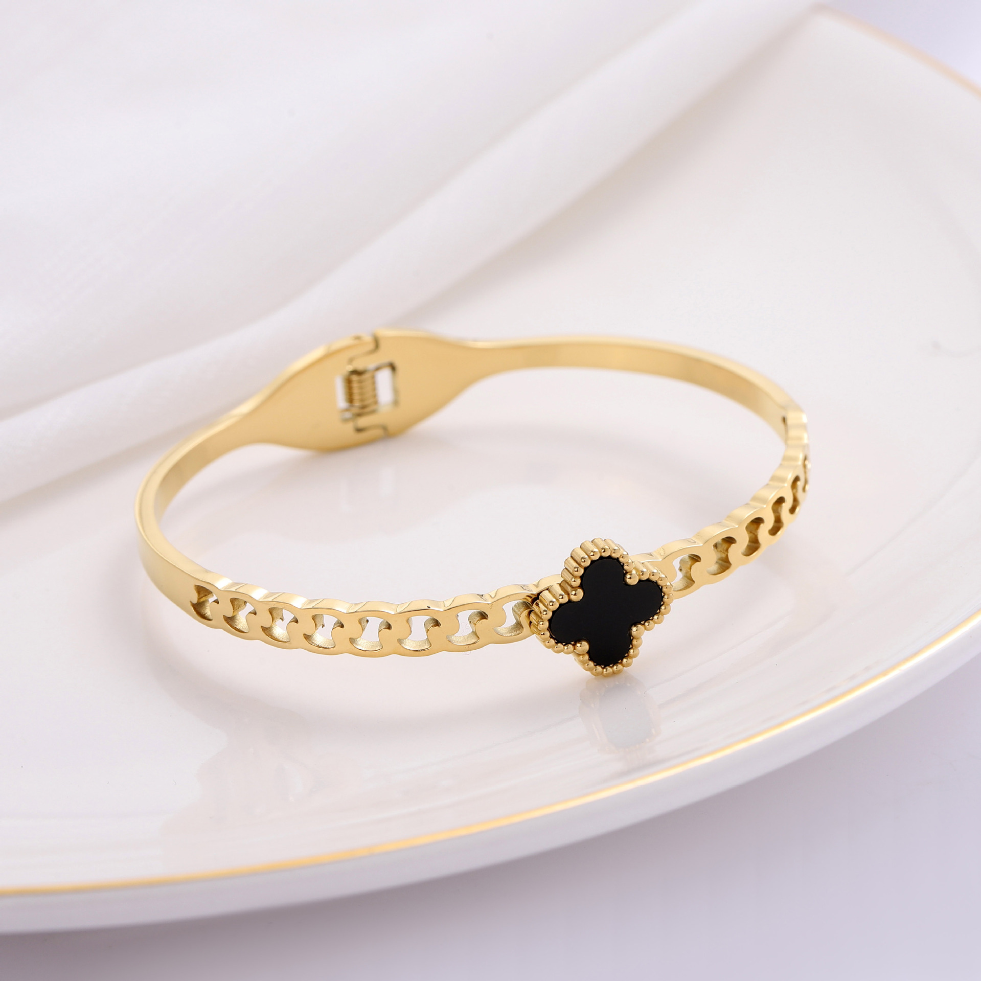 Pulsera de titanio y acero para mujer, diseño moderno y sencillo, pulsera de lujo que no se desvanece, venta al por mayor en stock.