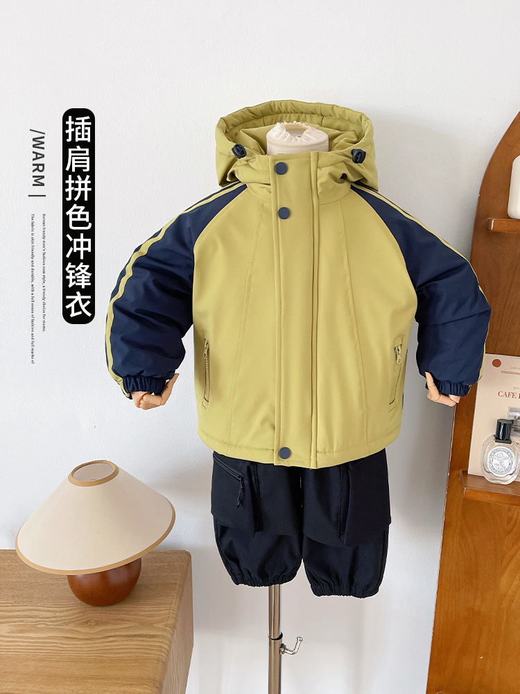 Wind Valley 2025 invierno nueva ropa infantil para niños coreano color contrastante grueso abrigo de asalto chaqueta de niño guapo algodón