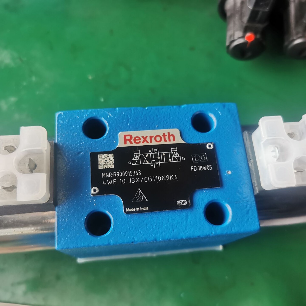 力士乐电磁阀现货供应4WE10E3X/CW110N9K4