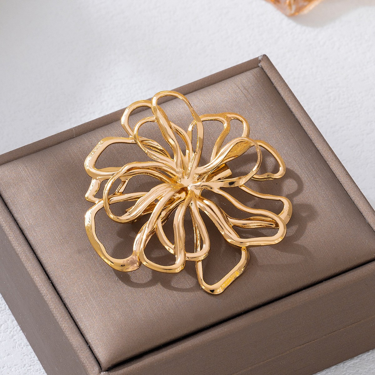 Light Luxury Style Gold Hollow Flower Brooch, Abstract Floral Pin with Metal Lines, Coat and Suit Accessory Brooch