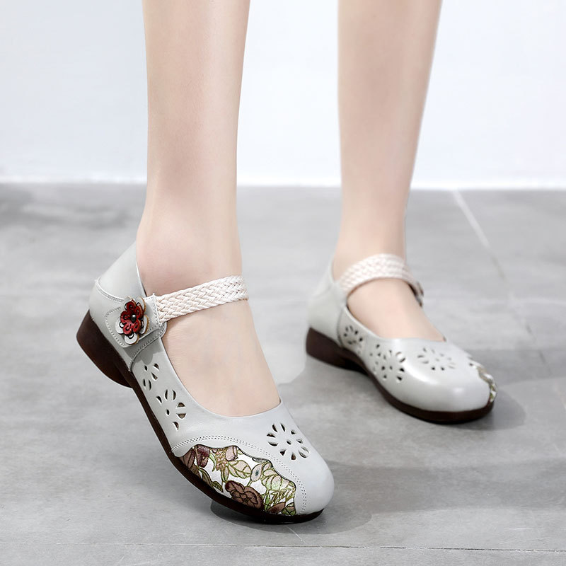 2021夏季新款民族風平底軟底舒適圓頭複古真皮中老年跳舞媽媽涼鞋