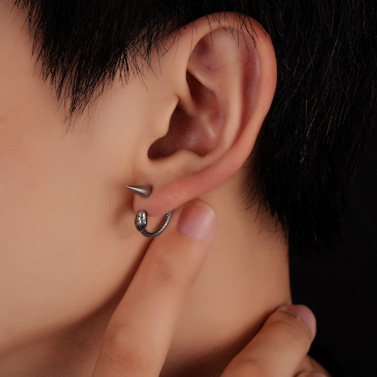 Pendientes de acero de titanio con forma de cono de serpiente y cabeza de dragón para hombre, elegantes y modernos, joyería de moda para mujer._voghion.com