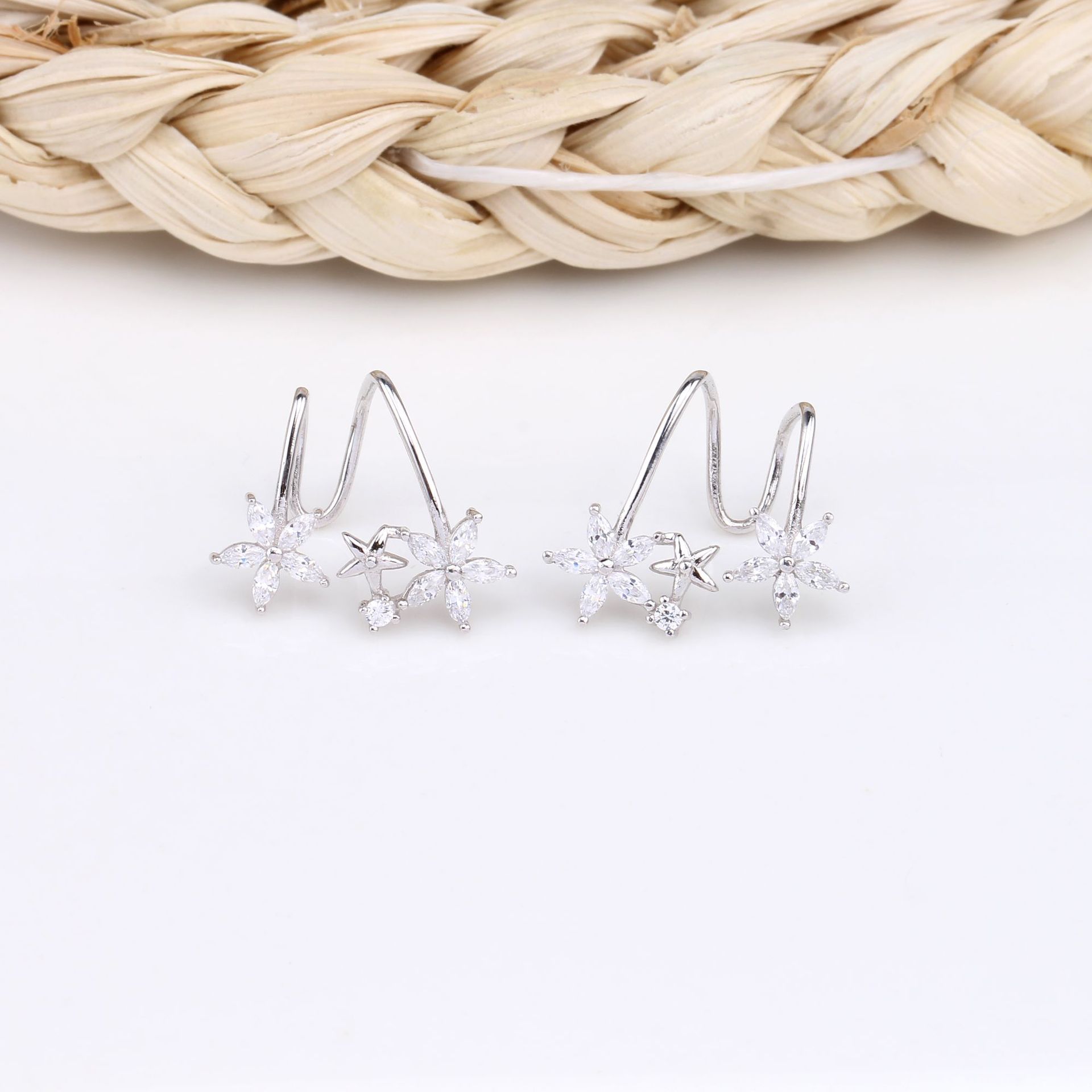 1 Pair Retro Sweet Flower Sterling Silver Plating Inlay Zircon White Gold Plated Gold Plated Ear Clips display picture 4