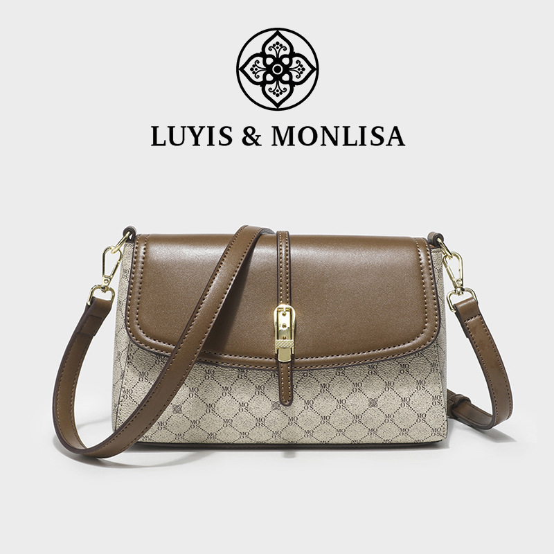 Capacious shoulder bag