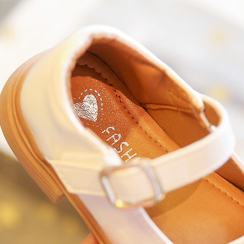 2024 otoño nuevo estilo niña estilo británico oso suela blanda zapatos de cuero de princesa con lazo coreano en stock