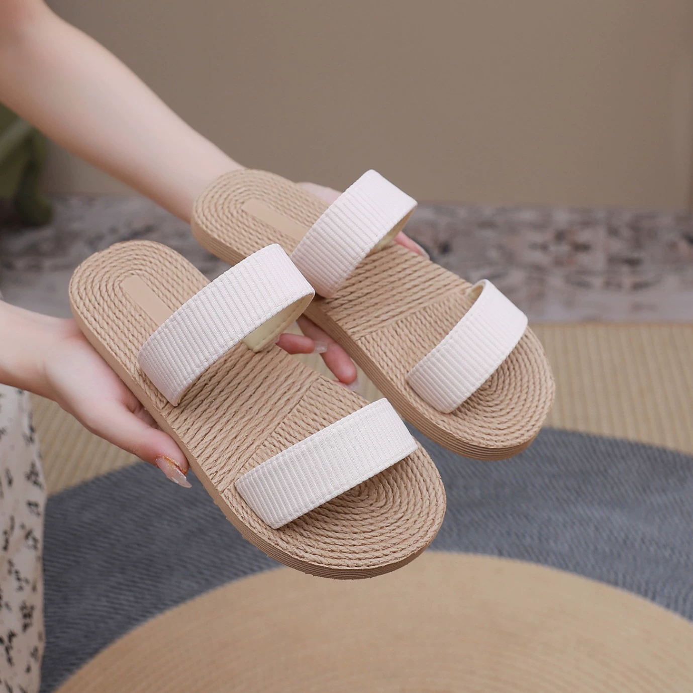 Летняя верхняя одежда из ленты с искусственным плетением из соломы, женские сандалии, модные прямые магазины, пляжные женские тапочки на плоской подошве с толстой подошвой, Новинка