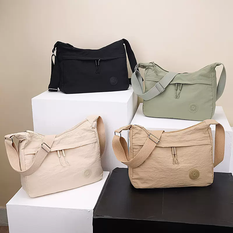 休闲简约大容量通勤包轻便纯色运动斜挎包女休闲百搭学生上课背包