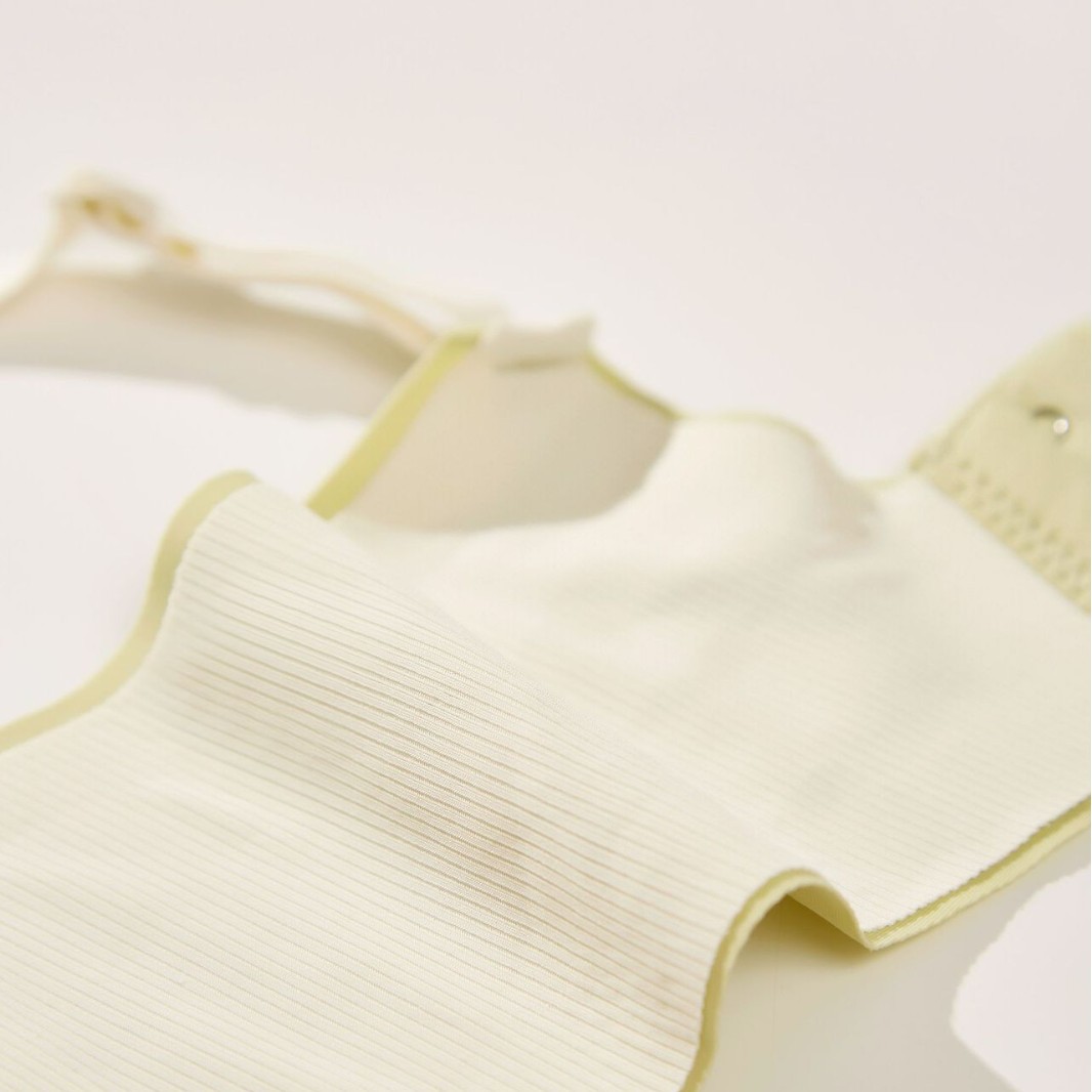 Venta directa de fábrica Comercio electrónico transfronterizo Sudeste de Asia Vietnam Tailandia Damas Pechos pequeños reunidos Sujetador lateral simple sin costuras