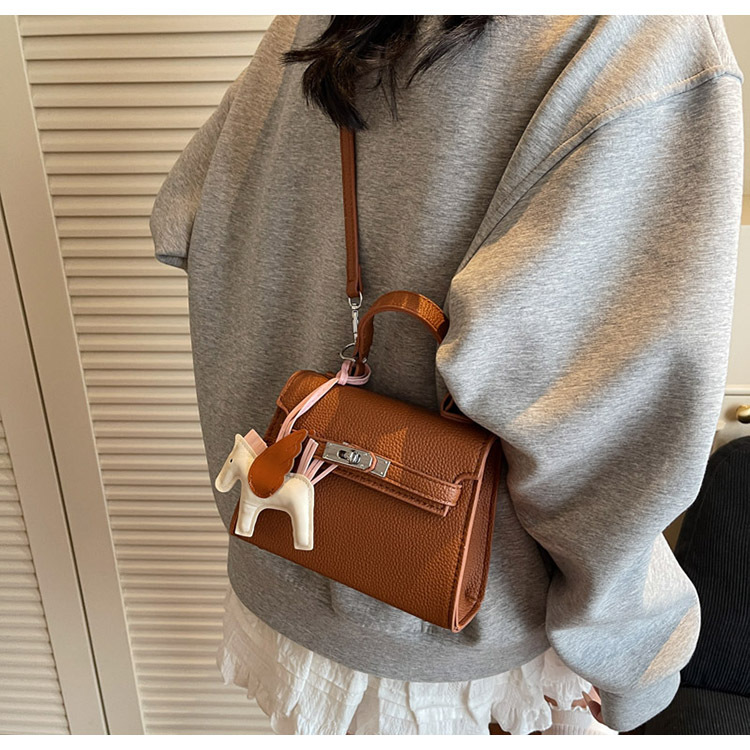 The Korean version of the hand-held small square bag for women in 2025, a new single-shoulder bag with a niche design, simple and versatile, trendy crossbody Kelly bag undefined