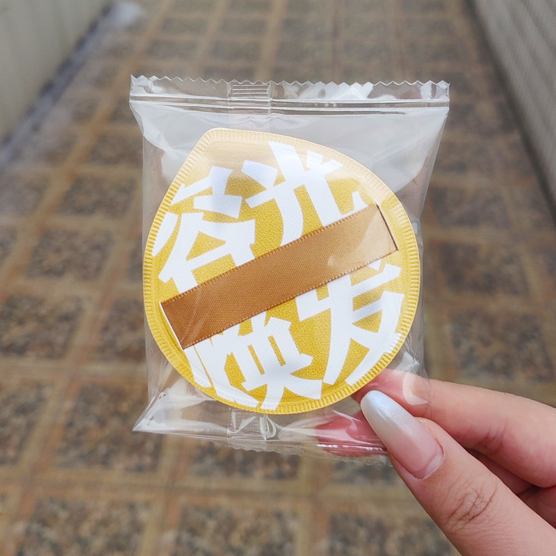 100分パフの木の大きいサイズのマシュマロのパフの空気感の乾湿の両用の粉の底液はエアクッションのパフを使います。|undefined