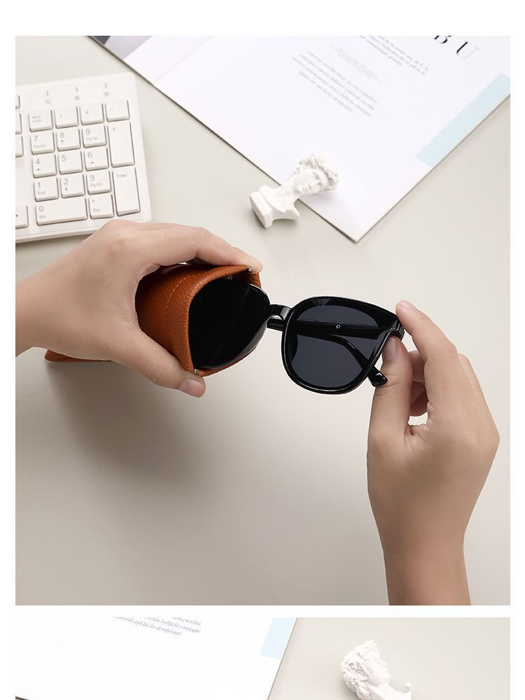 Retro Classic Style Solid Color Pu Leather Unisex Glasses Case display picture 3