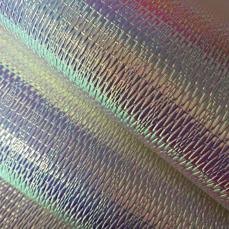 包装革面料镭射幻彩条纹PU编织纹材料贴膜压纹凉席纹人造革横条纹