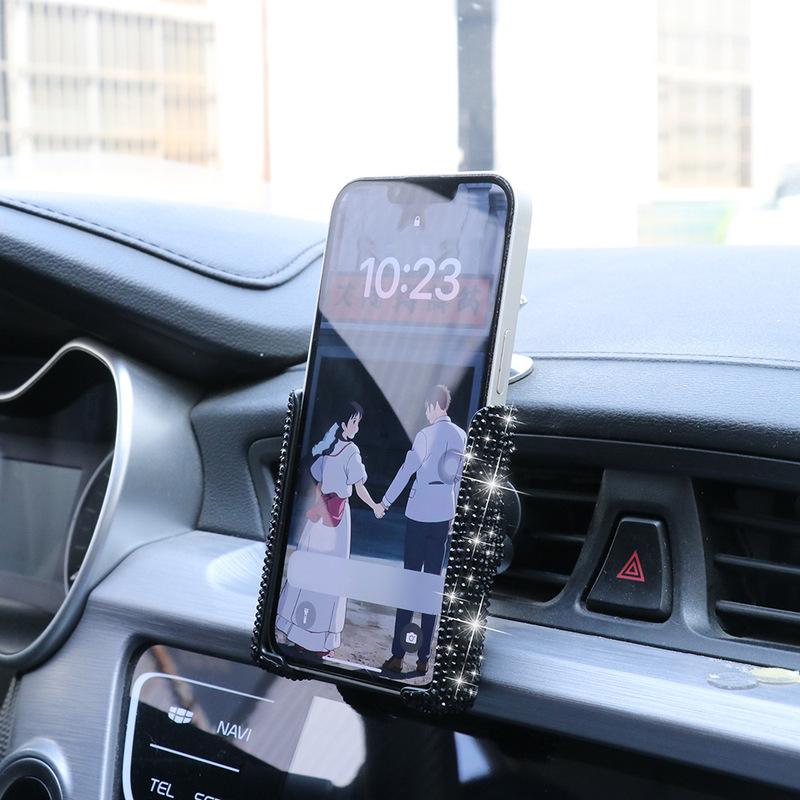 クロスボーダー車にはドリル付きの携帯電話スタンドがあります。|undefined