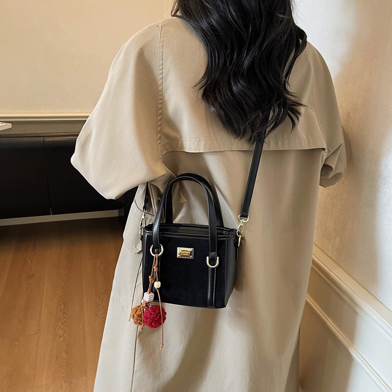 Bolso coreano retro de alta calidad bolso de cubo de agua mujer otoño / invierno 2025 nuevo simple bolso de hombro mochila casual