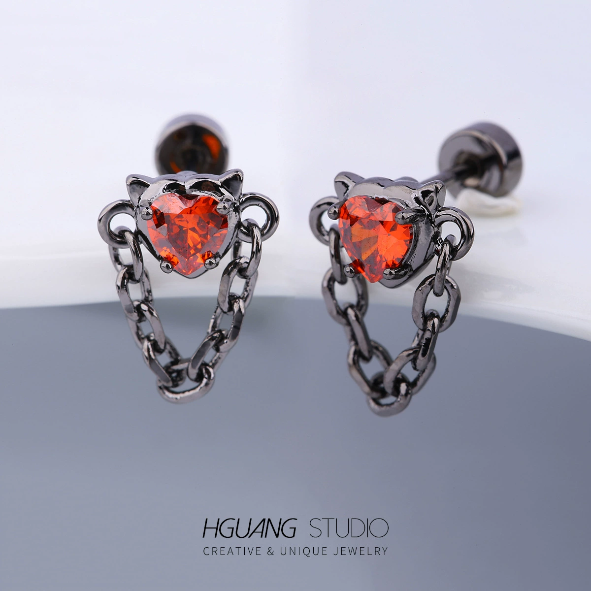 Сереброштампованные серьги, красное пирсинг, хэллоуин