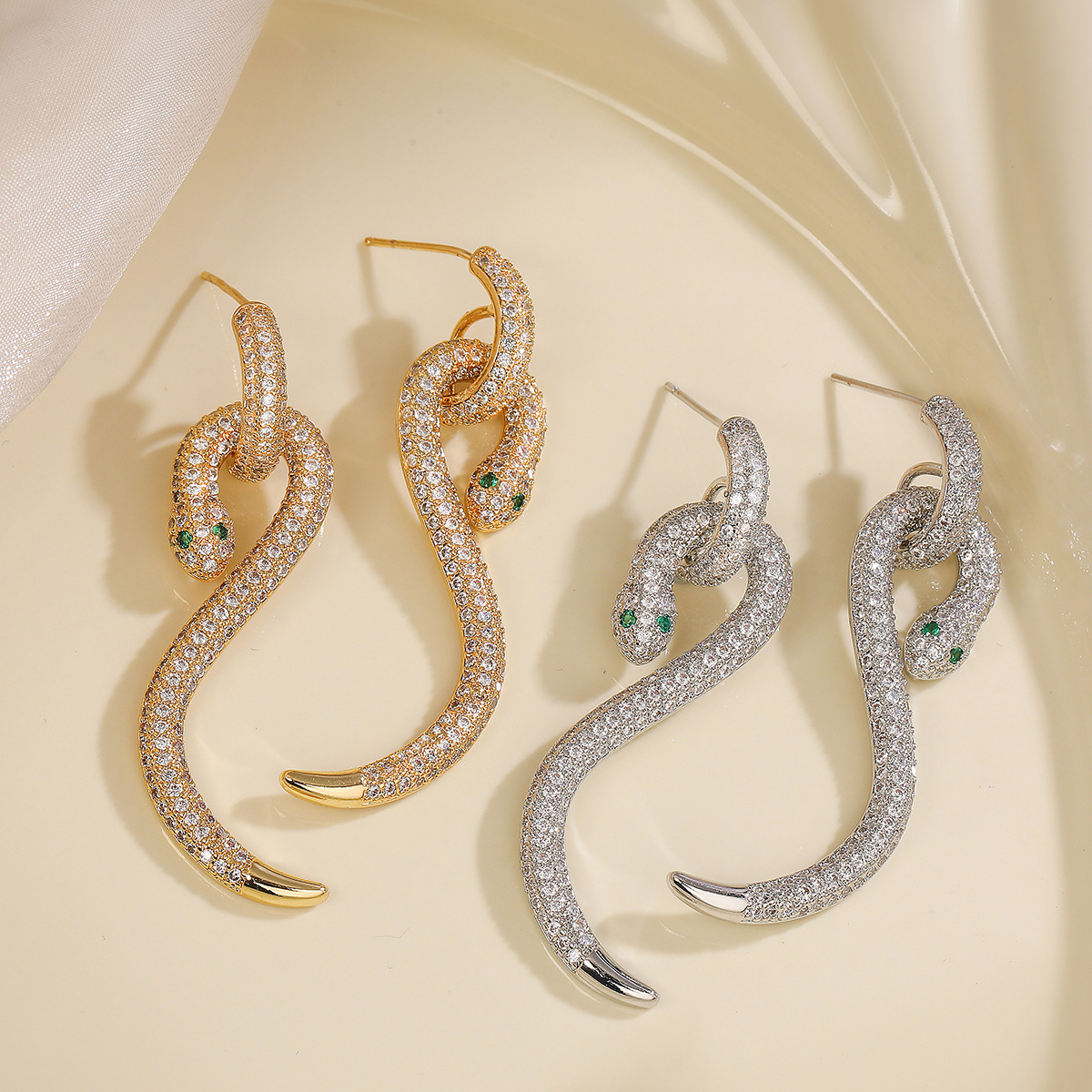 18K Gold Plated Plating Material Zircon Inlay Material 1 Pair Retro Classic Style Snake Copper Zircon 18K Gold Plated Ear Studs