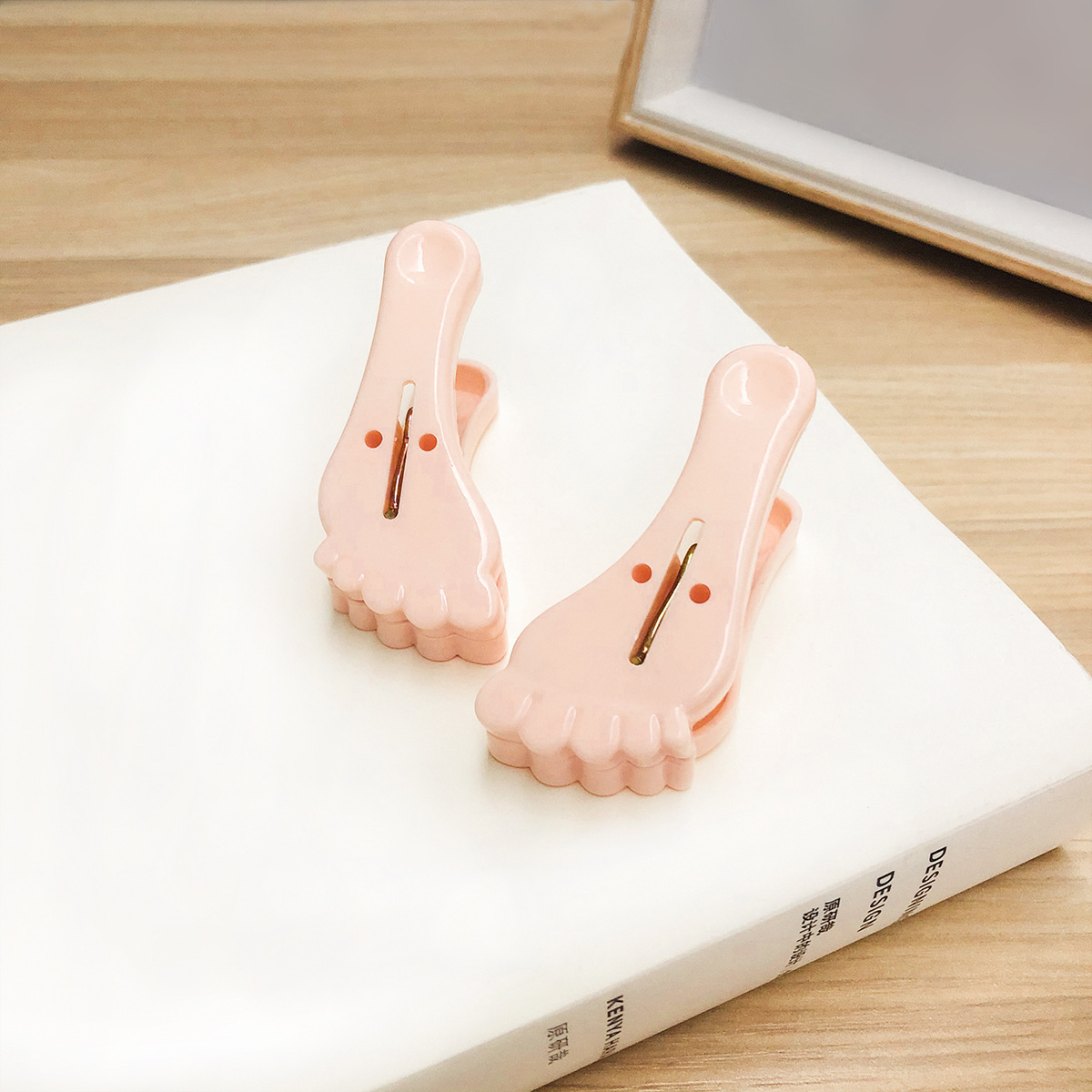Thickened Small Feet Clothes Hanging Pin Household Cute Clothes Hanging Traceless Clothes Hanging Pin Strong Windproof Plastic Small Clip