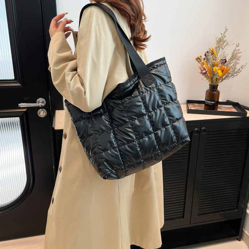 Bolsas de invierno de gran capacidad de aire extranjero 2024 nuevo bolsas de ocio rojas de alta calidad bolsas de algodón bolsas de mano bolsas de mano