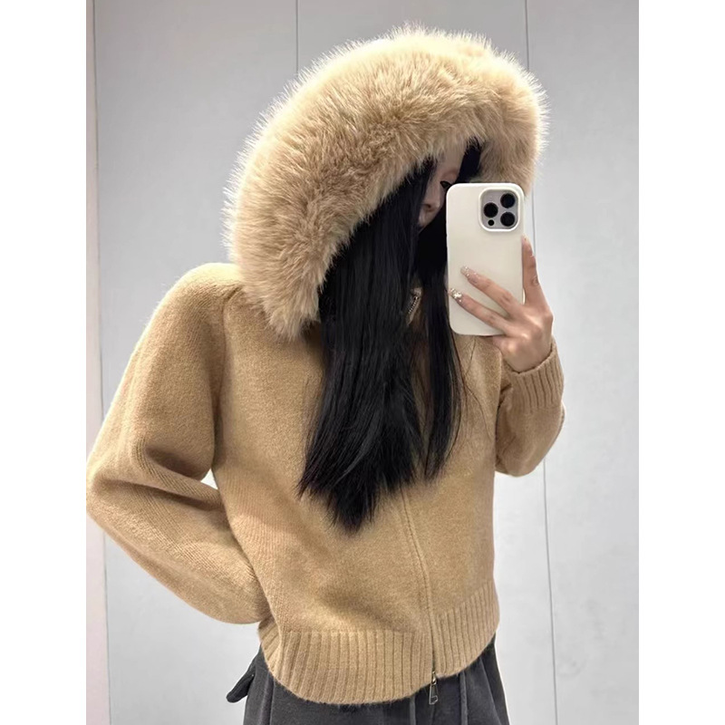 25 秋と冬の新しいフード付きショートファッショナブルなニットカーディガン小柄な女性のための模造キツネの毛皮の襟のコートセーター|undefined