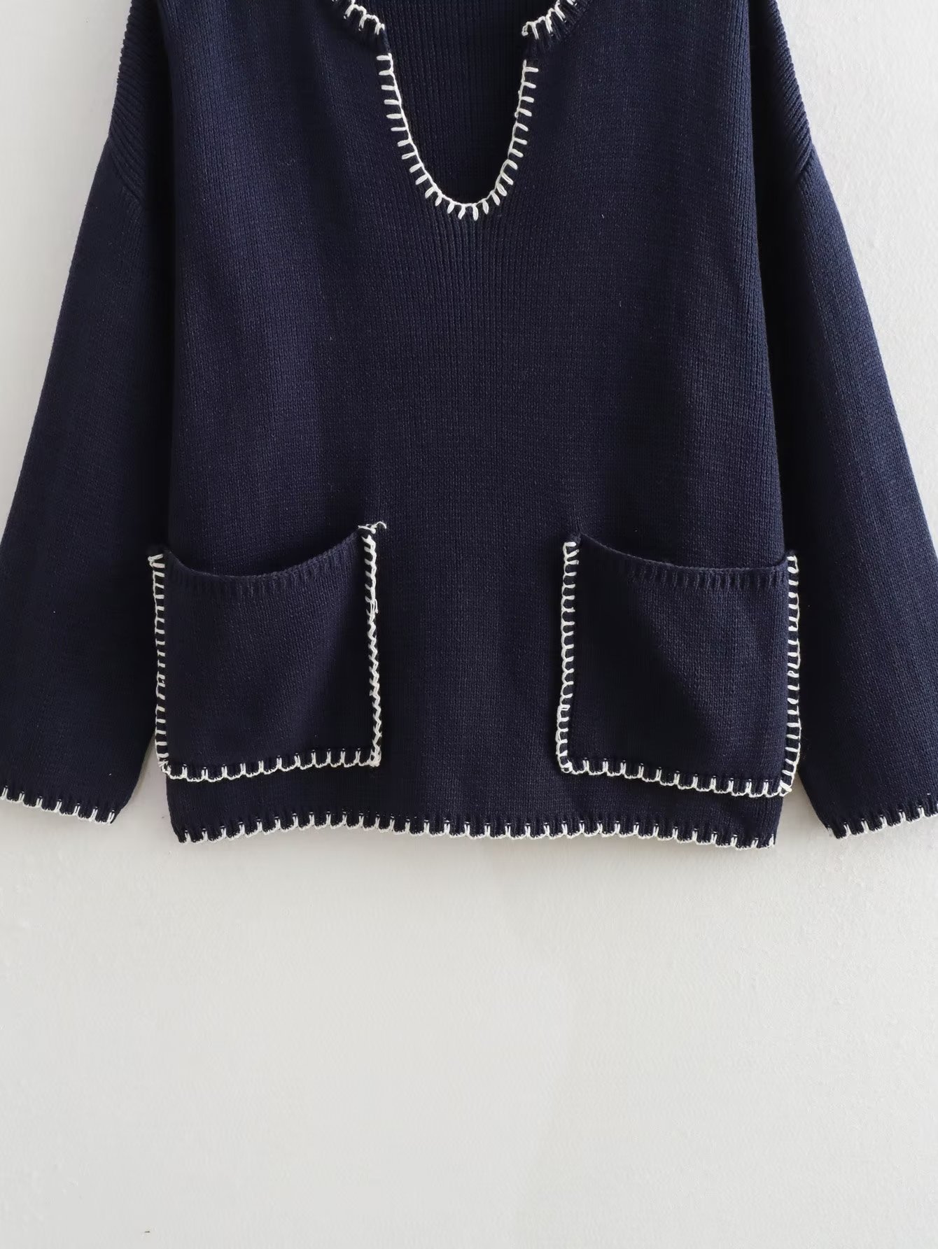 Women's 2023 autumn new item niche design V-neck decorative knitted sweater with stitching_voghion.com