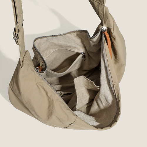 New 2024 Korean Style Versatile Women's Crossbody Bag Fashion Solid Color Women's Crescent Bag Simple Nylon Underarm Bag
