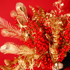 Red Berry Fortune Berry Wintergreen Peacock Tail Golden Simulation Eucalyptus Leaf Ginkgo Leaf Fortune Bucket Decorative Flower Arrangement Material
