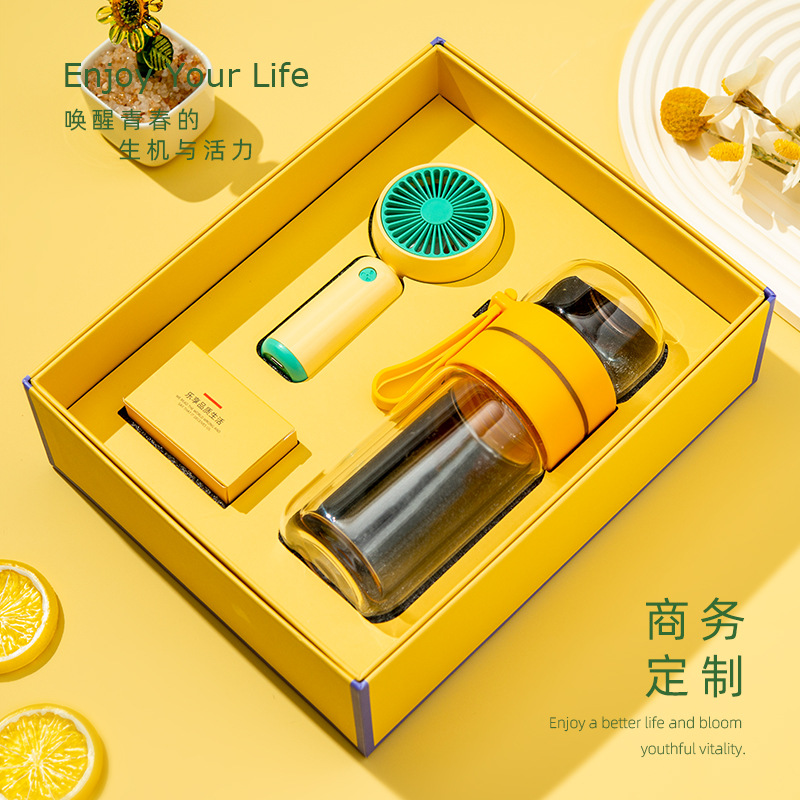 Taza de agua de verano pequeño conjunto de ventilador de apertura práctica regalos personalizados al por mayor regalos de mano de personal cliente