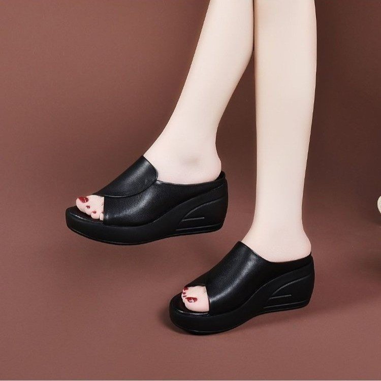 Muffin sandálias de fondo grueso para mujeres 2025 verano tacones antideslizantes zapatillas de fondo grueso para aumentar la altura de zapatos de mesa impermeables suaves para mujeres