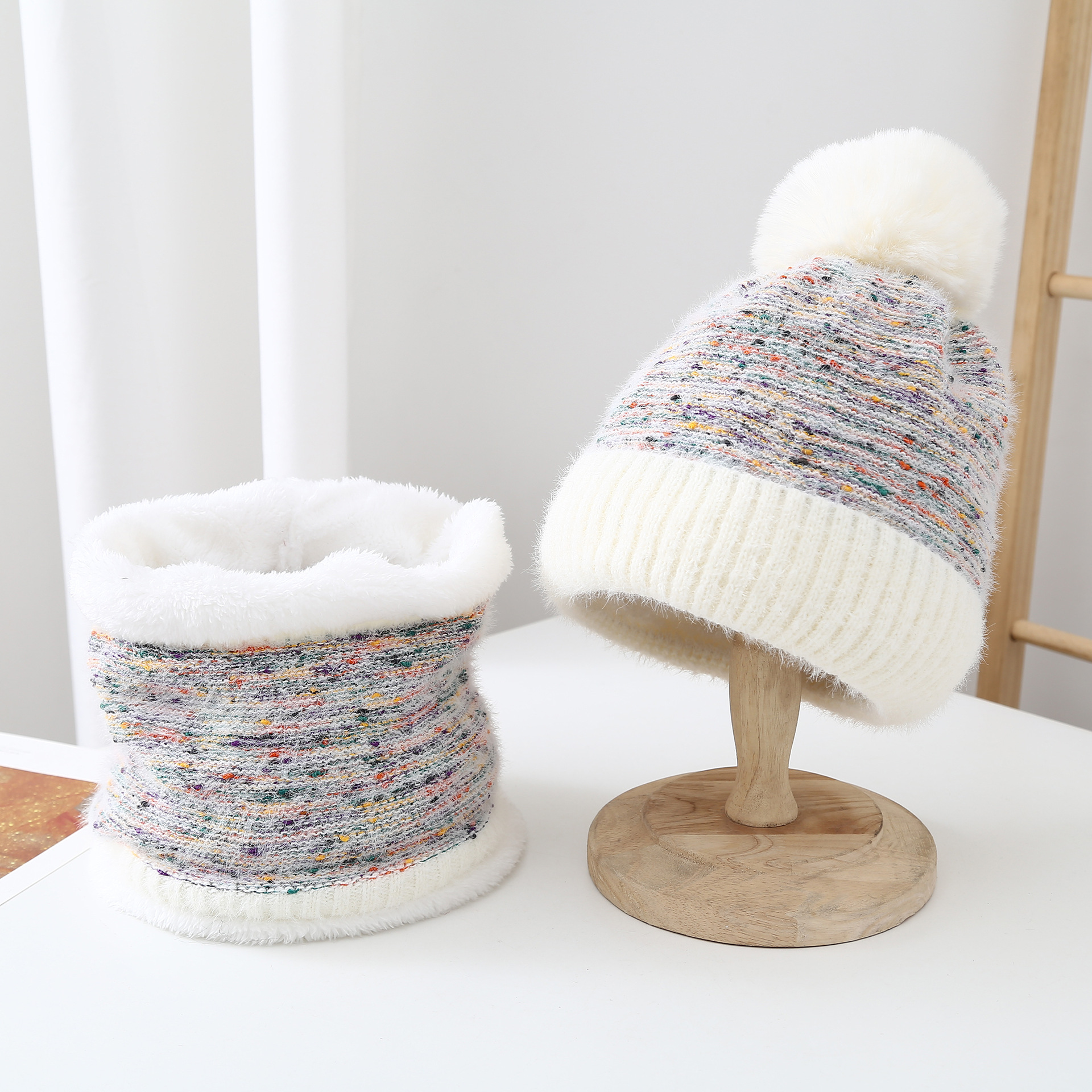 Sombrero de las mujeres de otoño e invierno cálido bufanda de protección auditiva traje de dos piezas sombrero de lana de moda de color mezclado a prueba de frío image 7