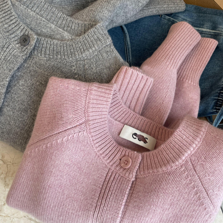 Good to see the heart!! Yuan Factory Yuan Yarn, C **S Nordic Minimal Raglan Sleeve Wool Knitted Short Cardigan Women