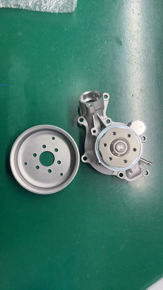 Suitable for Audi A6 A8 Q7 S4 Volkswagen Chassis Cooling System Water Pump 06M121013C