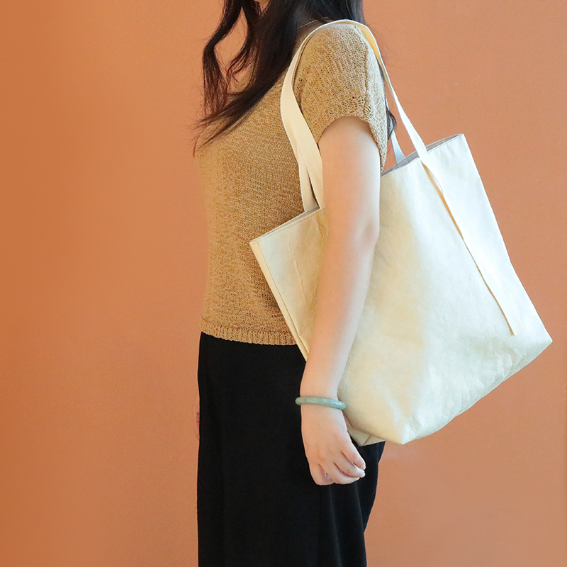 Bolsas de papel DuPont personalizadas logotipo lavable bolsa kraft no desgarrable bolsa de regalo de hombro tote personalizado